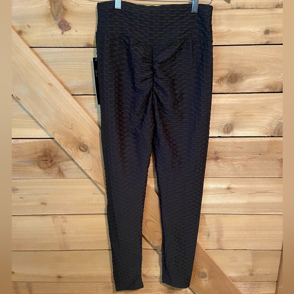 New Mix Black Booty Scrunch Leggings - Picture 5 of 10